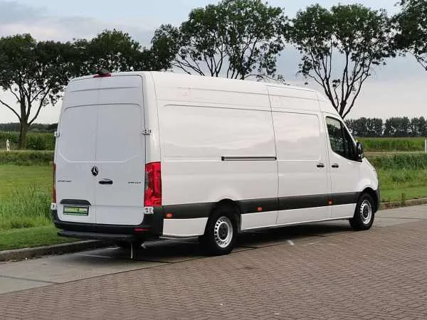 Mercedes-Benz Sprinter 316 L3H2 Maxi AUT MBUX Image 3